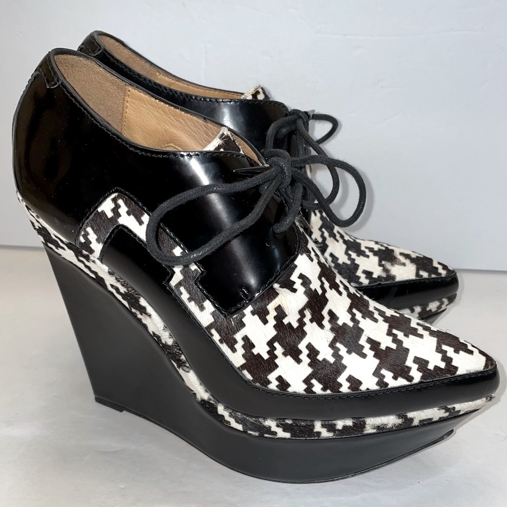 L.A.M.B. Oneida Houndstooth Patten Wedge 🖤